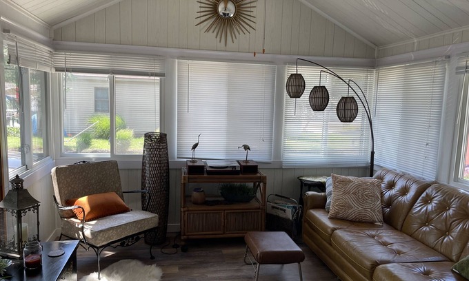Fenwick Cabaña | Cozy, remodeled 1940’s lake cottage on Long Lake in Ionia County