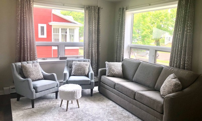 Ashland Casa | Cozy remodeled cottage in heart of Ashland/Chequamegon Bay/Lake Superior