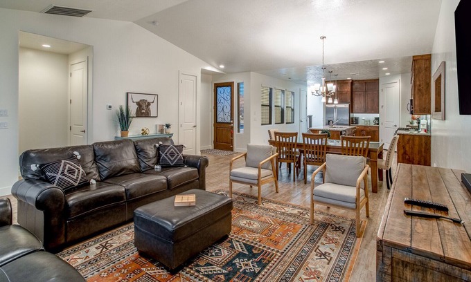 Santa Clara Casa | Cozy Remodeled Family & Pet Friendly Retreat In Paradise Village - 🥾& 🚵‍♀️