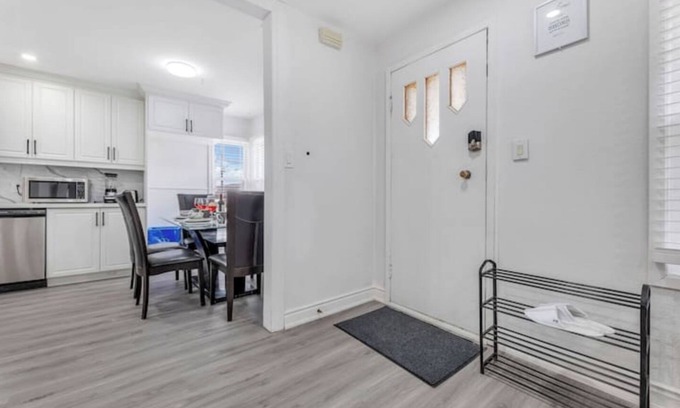 Durham Region Casa | Cozy Renovated 3 Bedroom Home with PS4!