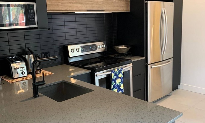 Maisonneuve Apartamento | Cozy renovated apartment near downtown with parking
