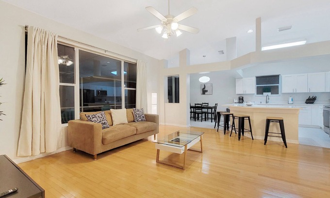New Tampa Casa | Cozy Residential Home near Bush Gardens