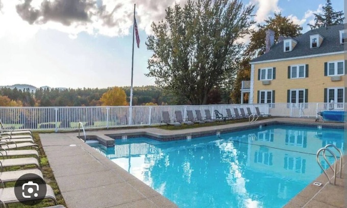 Bethel Complejo | Cozy resort in awesome Bethel with AC, fitness room, WiFi