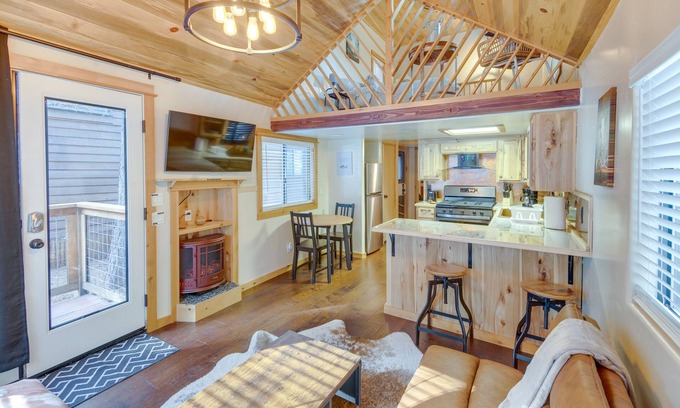Lake Almanor Peninsula Cabina | Cozy & Restful Cabin, Steps to Lake Almanor