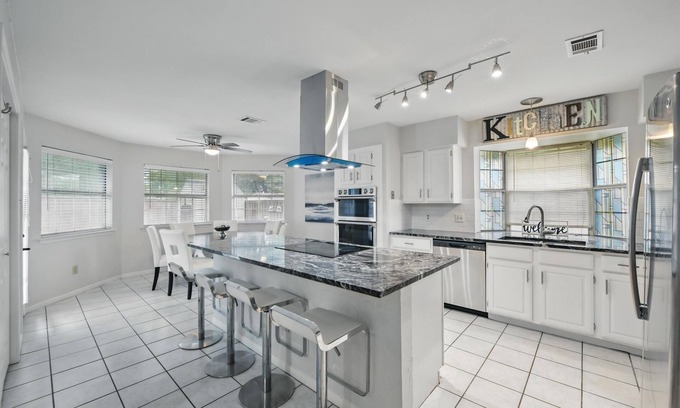 Flower Mound Casa | Cozy Retreat in Flower Mound with game room and pool near Legoland/SeaLife