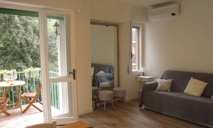 Grado Pineta Apartamento | Acogedor refugio en Grado a solo 100 metros de la playa.