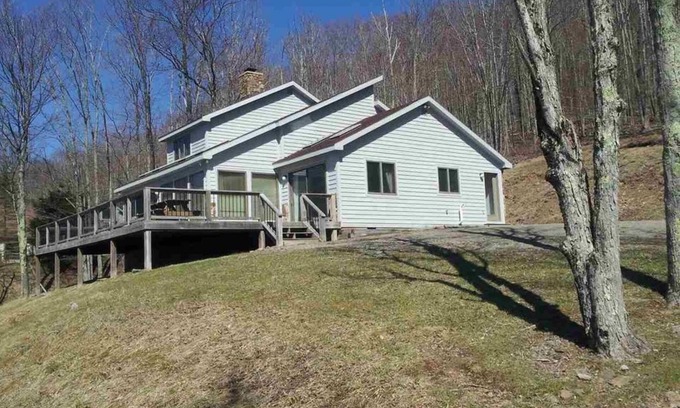 Old Timberline Cabina | Cozy retreat in Old Timberline close to great hiking and skiing. Pet Friendly!