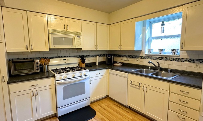 Madison Condominio | Cozy Retreat in the Heart of Madison