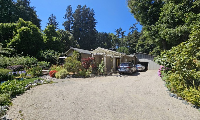 Aptos Casa | Cozy retreat near woods and sea