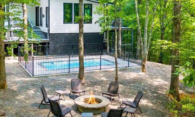 Broken Bow Cabina | Cozy Retreat | Private Heated Pool | Pet-Friendly