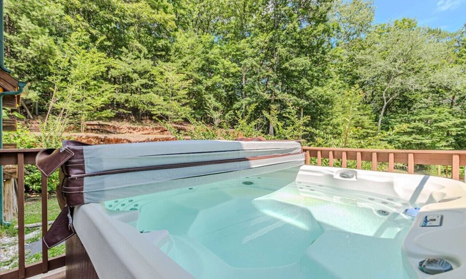Dahlonega Casa | Cozy Retreat with a Hot Tub!
