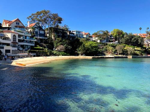 Crows Nest Apartamento | Cozy Retreat with Balcony in Crows Nest