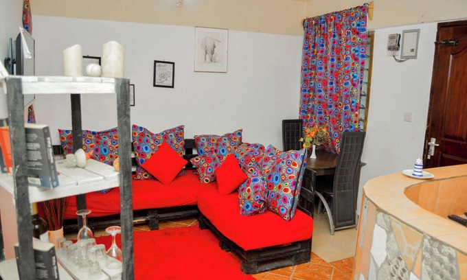 Ukunda Apartamento | Cozy Retreat with Unique Decor Close to Center, Beach, and Restaurants