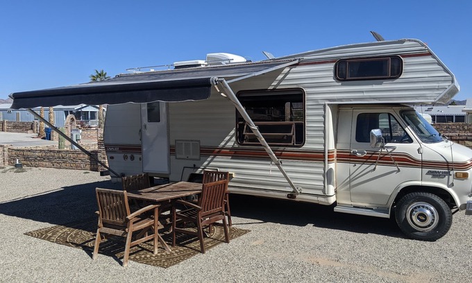 Foothills Casa | Cozy Retro Camper