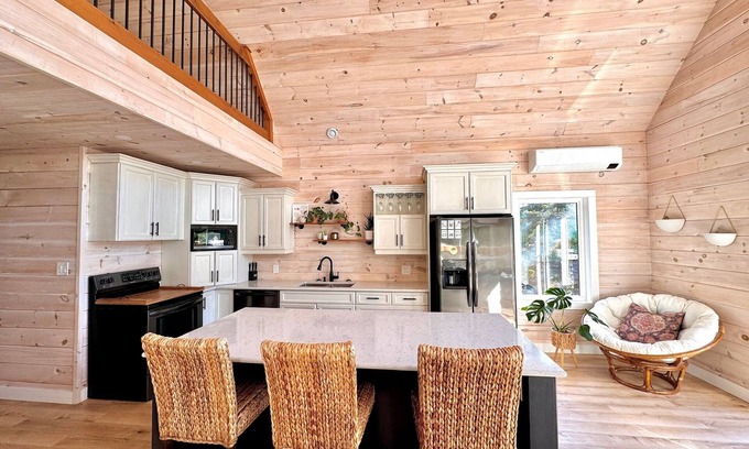 Found Mills Cabaña | Cozy Riverview Cottage in Stanley Bridge - Minutes away from beaches and golf.