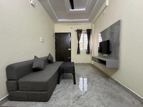 Electronics City Apartamento | Cozy Room 1Bhk with Lift 102