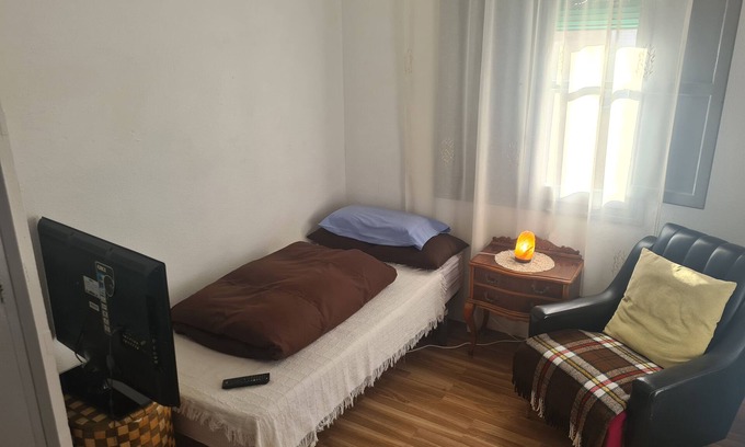 Alicante Apartamento | Cozy room for rent in Alicante. 25 minutes to the beach. SmartTV