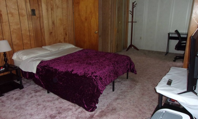Massena Cama Y Desayuno | Cozy room in central location! Great for couples or solo travelers!