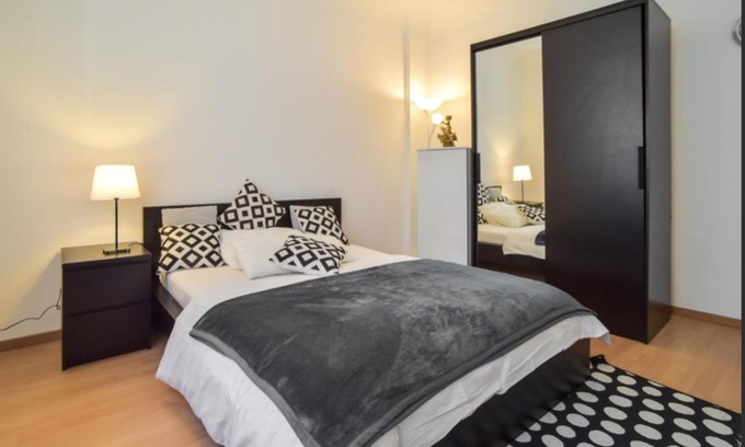 Heslach Casa | Cozy Room in Stuttgart near Center with shared Bathroom and Kitchen