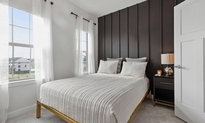 Montgomery Village Casa | Cozy room in a charming townhome in Montgomery Village with AC, WiFi
