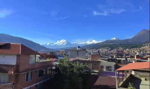 Huaraz Apartamento | Cozy Room, private bathroom, views of mountains kitchen