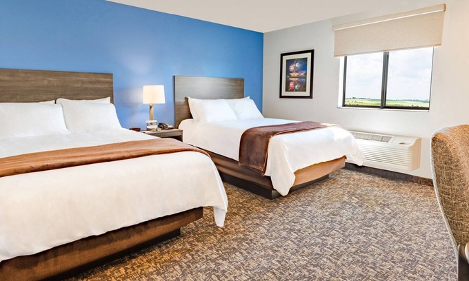 Rogers Hotel | Cozy Room w/ Kitchen, Pet-Friendly – 5 Mins to Coler Mountain Bike Preserve