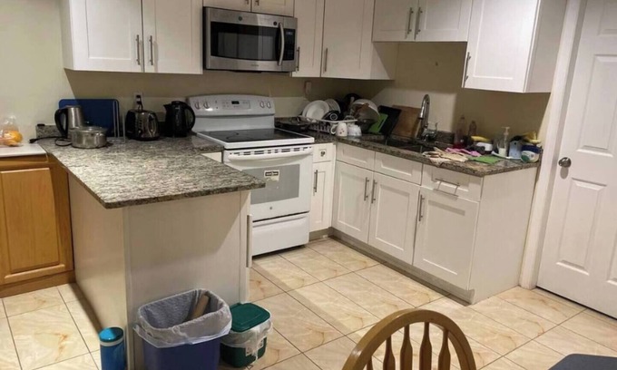 Vancouver South Apartamento | Cozy room with private bathroom close Langara/49