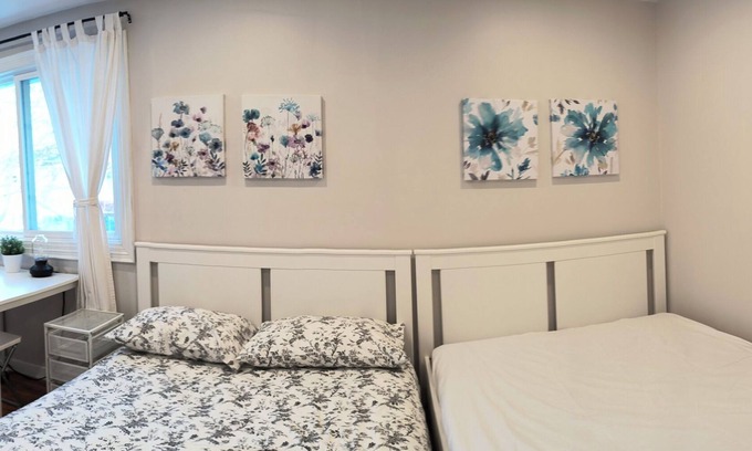 Oakville Casa | Cozy room with private bathroom near Sheridan College Trafalgar campus