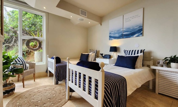 Herolds Bay Casa | Cosy Room for 4 Children With a Partial sea View