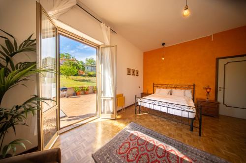 Fratta Cama Y Desayuno | Cozy Room with Terrace, Ping Pong & Billiard Table