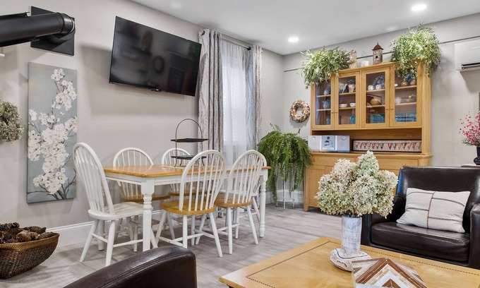 Spring City Cabaña | Cozy rural cottage retreat on the banks of French Creek. Pet Friendly