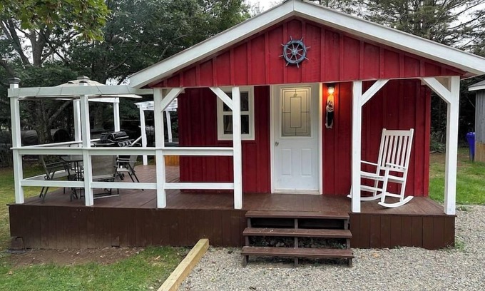 St. Stephen Apartamento | Cozy Rustic Cabin w/Hot Tub
