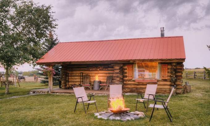 Bozeman Cabina | Cozy Rustic Montana Cabin in Gallatin Gateway