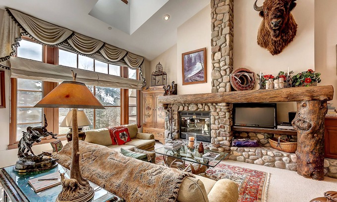 Beaver Creek Casa | Acogedora casa rústica, con chimenea de leña y bañeras de hidromasaje en el lugar