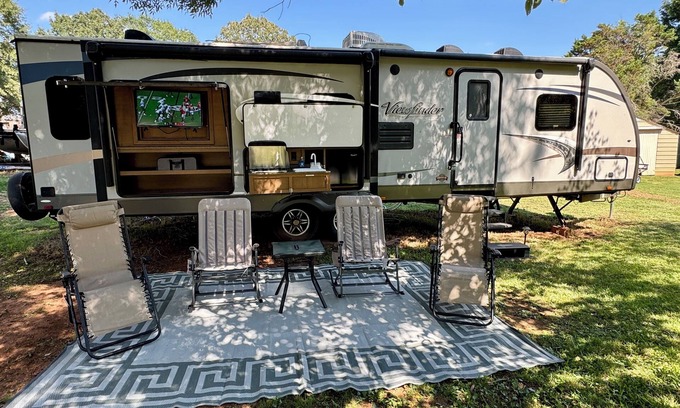 Nicholson Casa | Cozy RV in quaint Nicholson. Close to UGA.