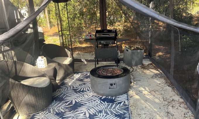 Dunnellon Cabina | Cozy RV In wooded Private space