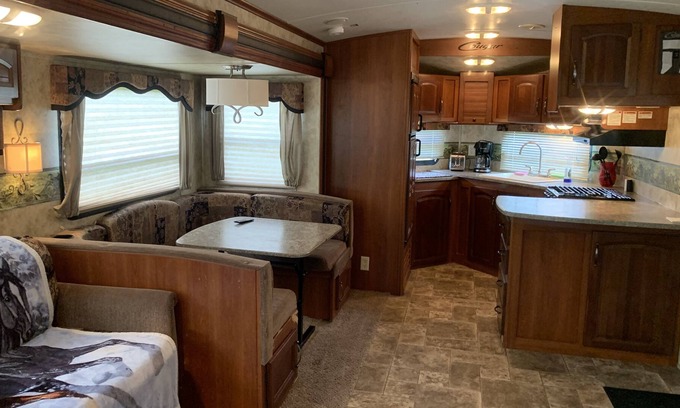 Fellowship Casa | Cozy RV on private farm 10 minutes to WEC, Hits, and downtown Ocala