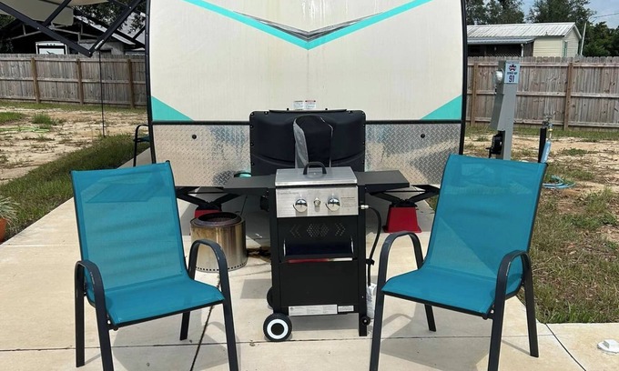 Madison Casa | Cozy RV with 1 bedroom and WiFi, AC in fantastic Madison