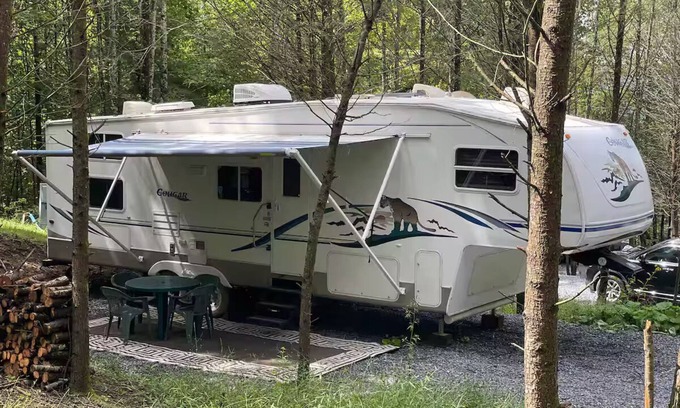 Roan Mountain Casa | Cozy RV with AC and WiFi in charming Roan Mountain