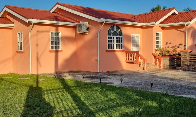 Ladyville Casa | Cozy/Safe house-3 mins from Airport close/near to Mayan Ruins Belize attractions