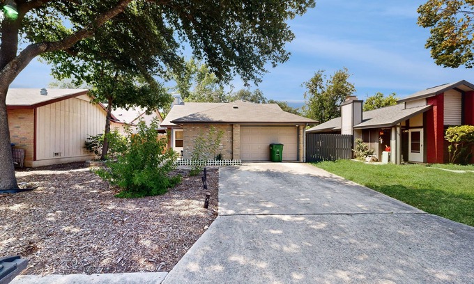 New Territories Casa | Cozy San Antonio home with washer/dryer and enclosed backyard