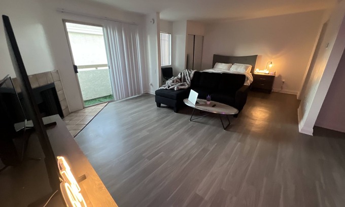Sherman Oaks Apartamento | Cozy Sanctuary in LA / Sherman Oaks