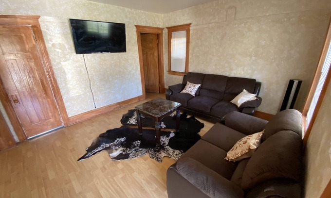 Sunset Park Casa | Cozy Santa Monica 2BD House with drive way.