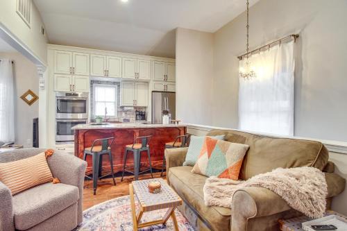 Thomas Square Apartamento | Cozy Savannah Vacation Rental with Fenced Courtyard!