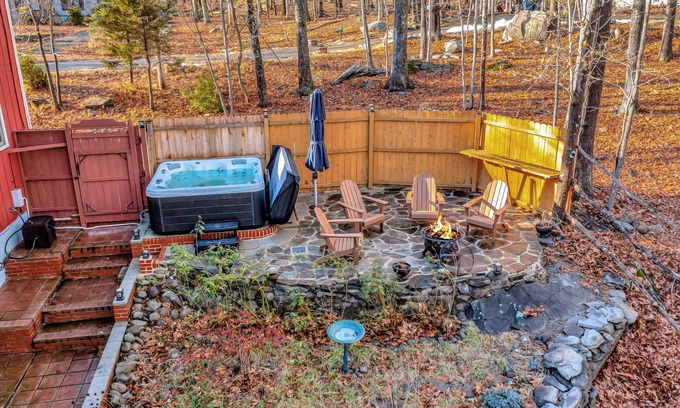 East Stroudsburg Casa | Cozy Scenic Mountain Getaway Hot Tub, Sauna & Game Room near Bushkill & Shawnee