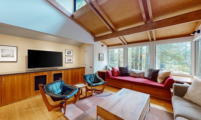 Sea Ranch Casa | Cozy Sea Ranch hideaway, dog friendly near hiking trails, shared amenities