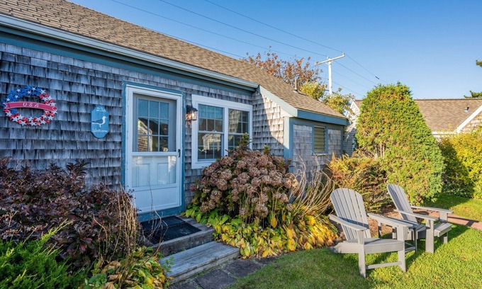 Yarmouth Cabaña | Cozy SeaGills Nest Cottage Steps from Nantucket Sound