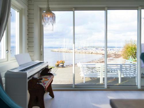 Rygge Casa | Cozy Seaside Cabin With Beachfront In Fulgevik