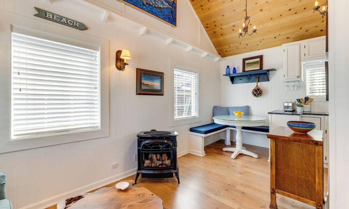Seaside Cabaña | Cozy Seaside Cottage, Steps to Downtown & Beach