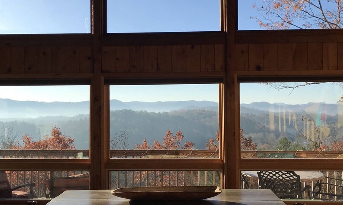 Brevard Cabina | Cabaña de 180 grados con vista a la montaña! ¡Es temporada de hojas!